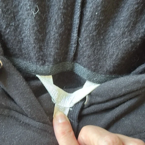 BB Dakota hoodie shirt. Black size small. Starts on sleeves. Perfect condition. - Picture 2 of 3